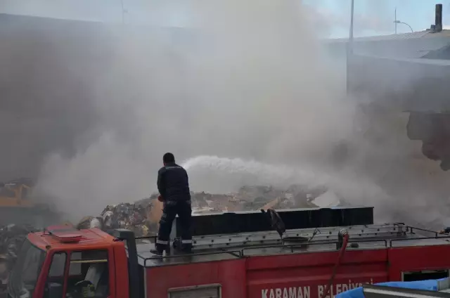 Atık kağıt deposunda çıkan yangın hasara yol açtı