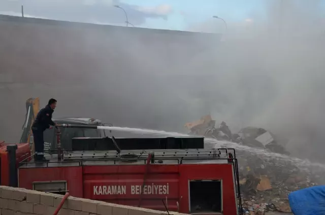 Atık kağıt deposunda çıkan yangın hasara yol açtı
