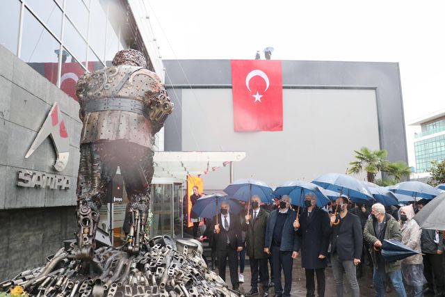 Samsun'da kamyon yedek parçalarından Atatürk heykeli yapıldı