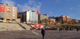 Son dakika gündem: Şehit torunu fırça sapına taktığı Türk Bayrağı ile İYİ Partili Türkkan'ı protesto etti