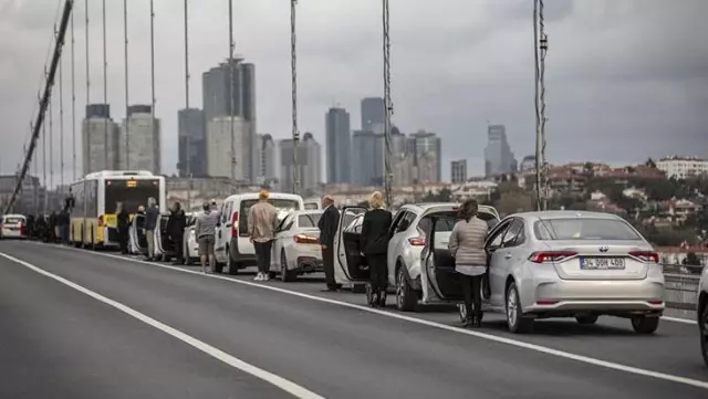 Türkiye, Ata'yı saygıyla anıyor! Saatler 9'u 5 geçe hayat bir dakikalığına durdu