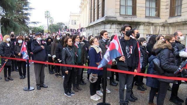 Türkiye, Ata'yı saygıyla anıyor! Saatler 9'u 5 geçe hayat bir dakikalığına durdu