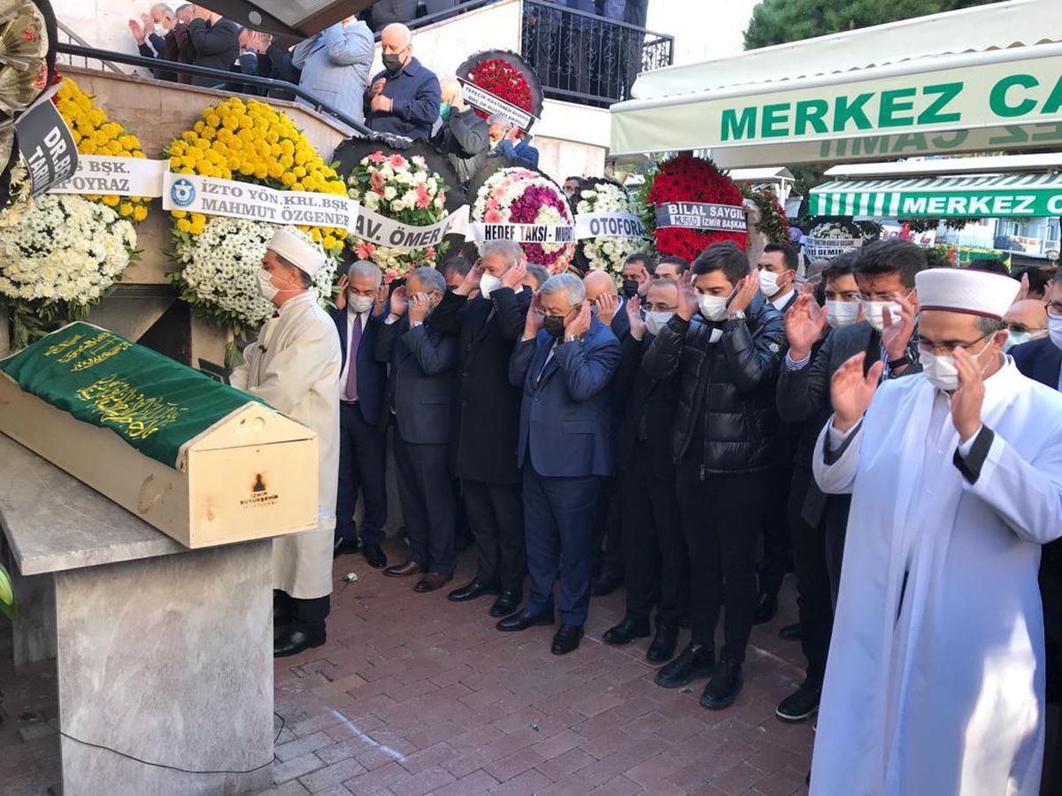 vefat eden ak parti izmir il yonetim kurulu uyesi yilmaz akin in cenazesi defnedildi vefat eden ak parti izmir il yonetim kurulu uyesi yilmaz akin in cenazesi defnedildi