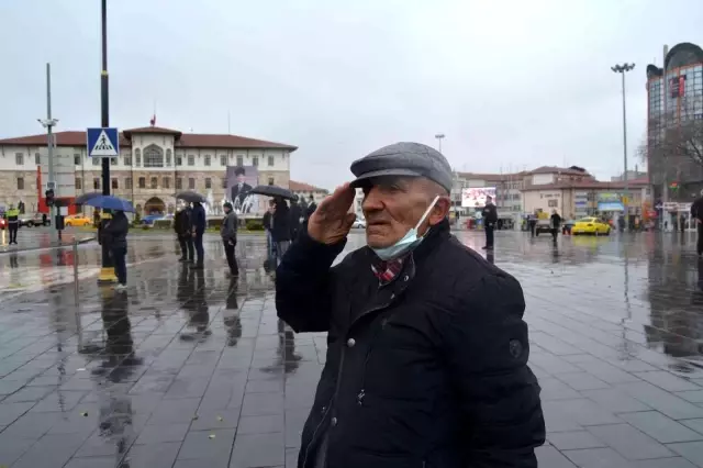 Yağmura aldırış etmediler, Ata'ya saygı için biraraya geldiler