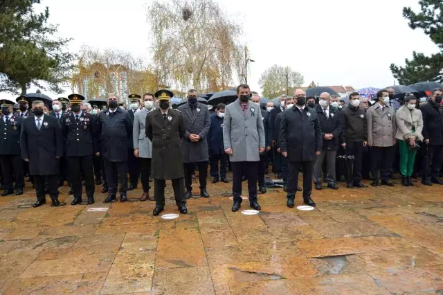 Yağmura aldırış etmediler, Ata'ya saygı için biraraya geldiler