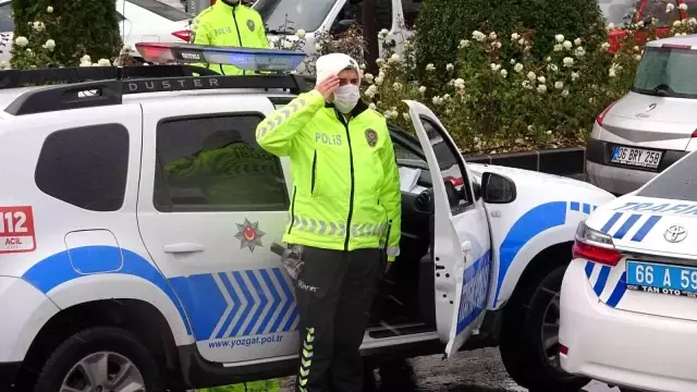 Yağmura aldırış etmediler, Ata'ya saygı için biraraya geldiler