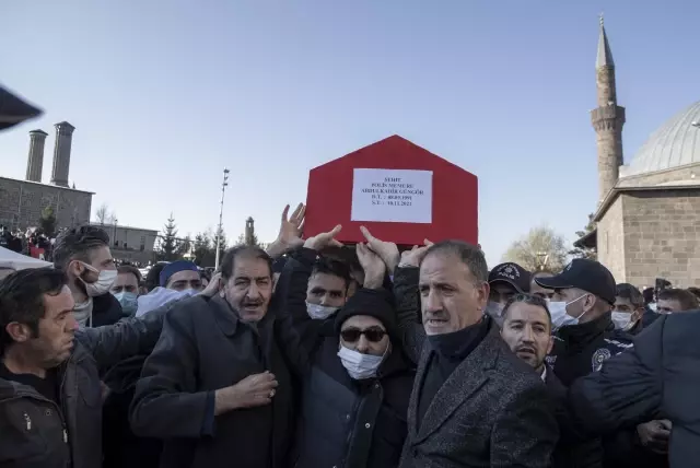 Balıkesir'de şehit olan polis memuru Güngör, Erzurum'da son yolculuğuna uğurlandı