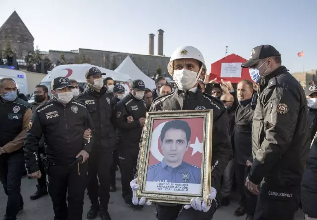 Balıkesir'de şehit olan polis memuru Güngör, Erzurum'da son yolculuğuna uğurlandı