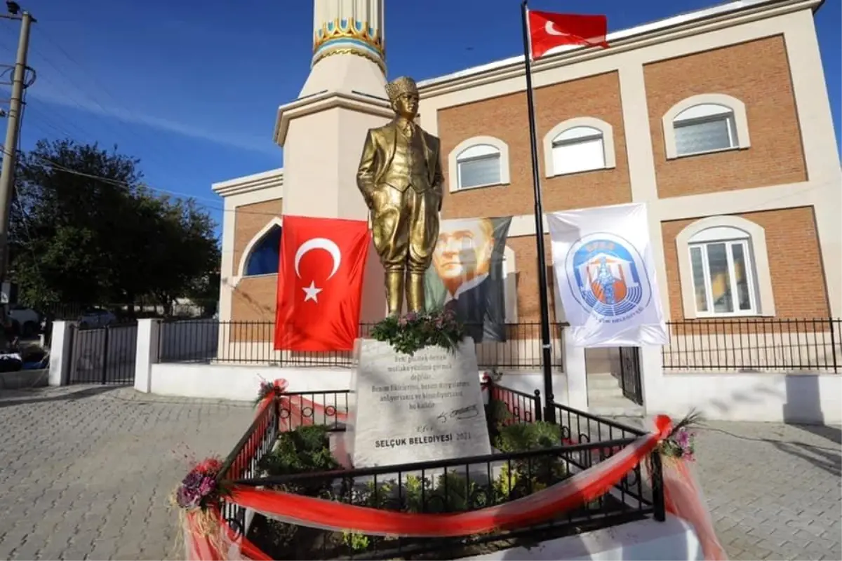Belediye Başkanı Sengel, Çamlık'a verdiği heykel sözünü tuttu