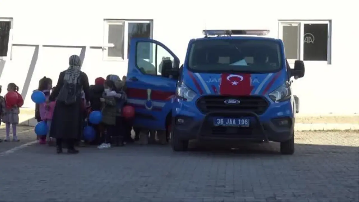 Bomba arama köpeği 'Öfke'nin gösterisi minikleri eğlendirdi