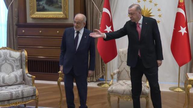 Cumhurbaşkanı Erdoğan'la görüşmede koltuk krizi yaşandı mı? Karamollaoğlu'ndan gündem olan görüntülere yanıt