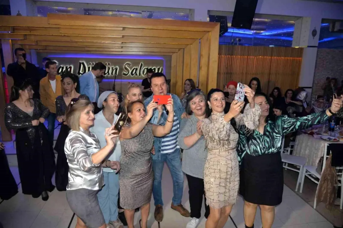 Eskişehirli sanatçılar, 'Kadınlar Matinesi'nde izleyenleri coşturdular