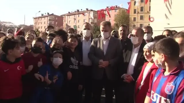 Gaziosmanpaşa'da çocuklar, Milli Ağaçlandırma Günü'nde fidan dikti