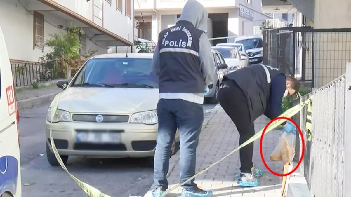 Kocası sokak ortasında bıçaklayarak öldürdü! Talihsiz kadından geriye evine götüreceği ekmekler kaldı