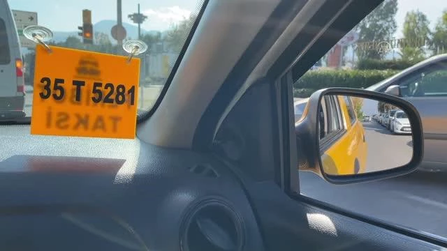 İzmirli taksici "mama kutusu"nda biriken parayla sokak kedilerine bakıyor