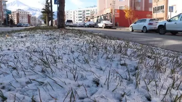 Kent merkezinde kar etkili oldu