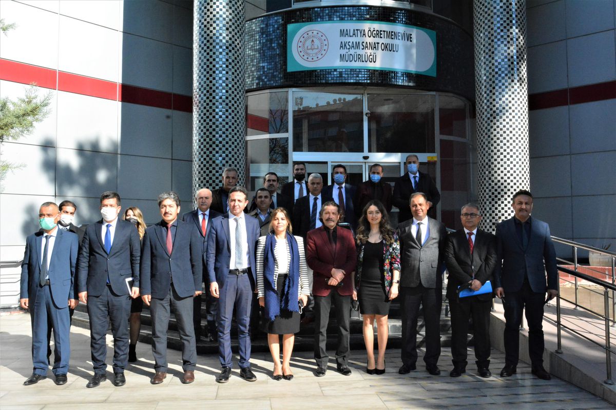 Malatya'da 'On Bin Okul Projesi' kapsamında bilgilendirme toplantısı gerçekleştirildi