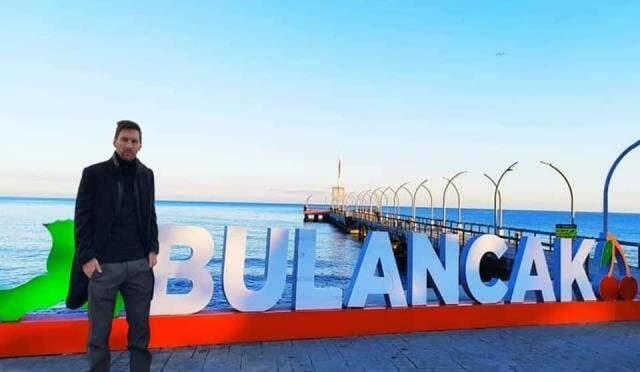 Messi'nin pozu, Türkiye'de alay konusu oldu! Yapılan paylaşımlar gülmekten kırıp geçiriyor