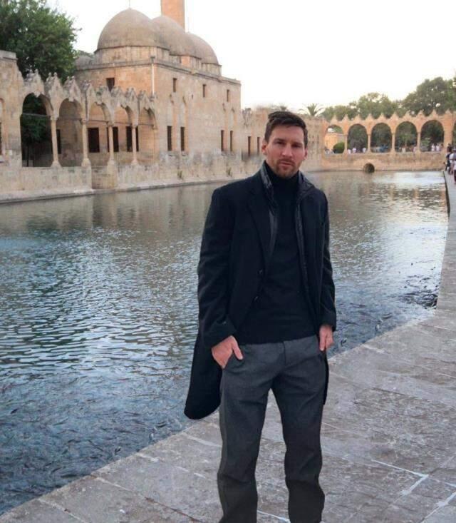 Messi'nin pozu, Türkiye'de alay konusu oldu! Yapılan paylaşımlar gülmekten kırıp geçiriyor