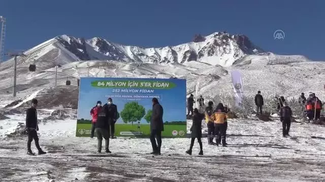 Milli Ağaçlandırma Günü nde fidanlar toprakla buluşturuldu