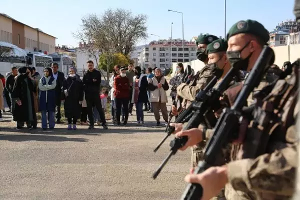Polis Özel Harekat timleri törenle Suriye'ye uğurlandı