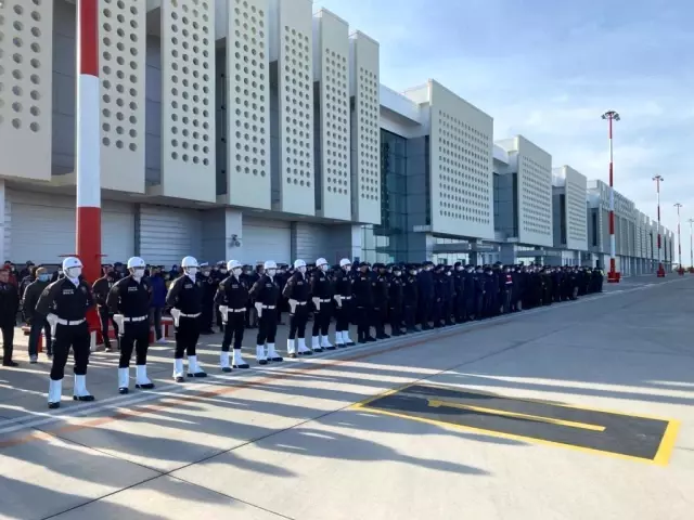 Şehit Polis Memuru Abdulkadir Güngör için ilk tören Edremit'te yapıldı