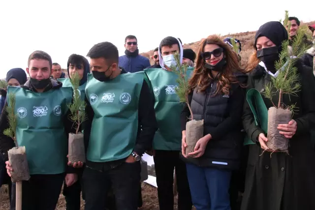 Sivas'ta Milli Ağaçlandırma Günü nde fidanlar toprakla buluşturuldu