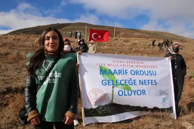 Sivas'ta Milli Ağaçlandırma Günü nde fidanlar toprakla buluşturuldu