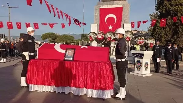 Son dakika haber | UYUŞTURUCU SATICILARIYLA ÇATIŞMADA ŞEHİT OLAN POLİS İÇİN BALIKESİR'DE TÖREN