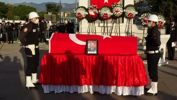 Son dakika haber | UYUŞTURUCU SATICILARIYLA ÇATIŞMADA ŞEHİT OLAN POLİS İÇİN BALIKESİR'DE TÖREN
