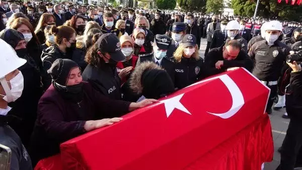 Son dakika haber | UYUŞTURUCU SATICILARIYLA ÇATIŞMADA ŞEHİT OLAN POLİS İÇİN BALIKESİR'DE TÖREN