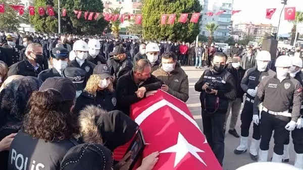 Son dakika haber | UYUŞTURUCU SATICILARIYLA ÇATIŞMADA ŞEHİT OLAN POLİS İÇİN BALIKESİR'DE TÖREN