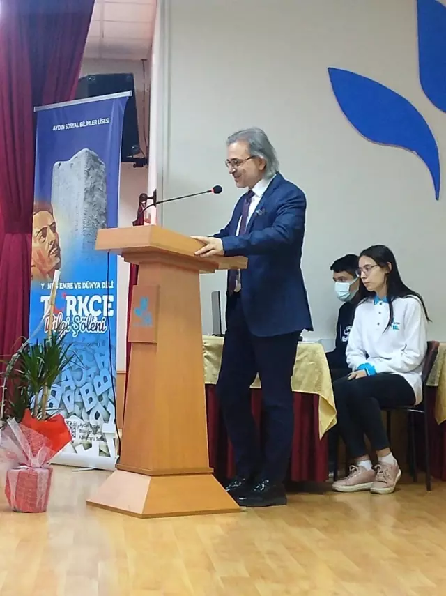 Yunus Emre ve Dünya Dili Türkçe Bilgi Şöleni gerçekleşti