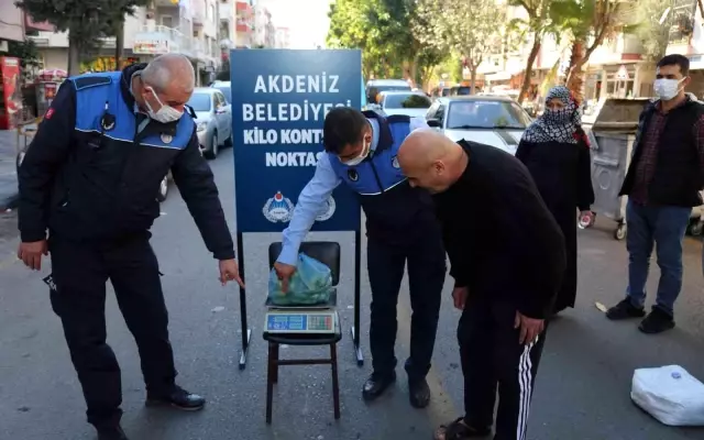 Akdeniz Belediyesi, semt pazarlarına kilo kontrol noktaları kurdu