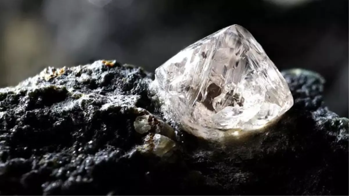 Unprecedented in world history!  Scientists discover substance on diamond for the first time