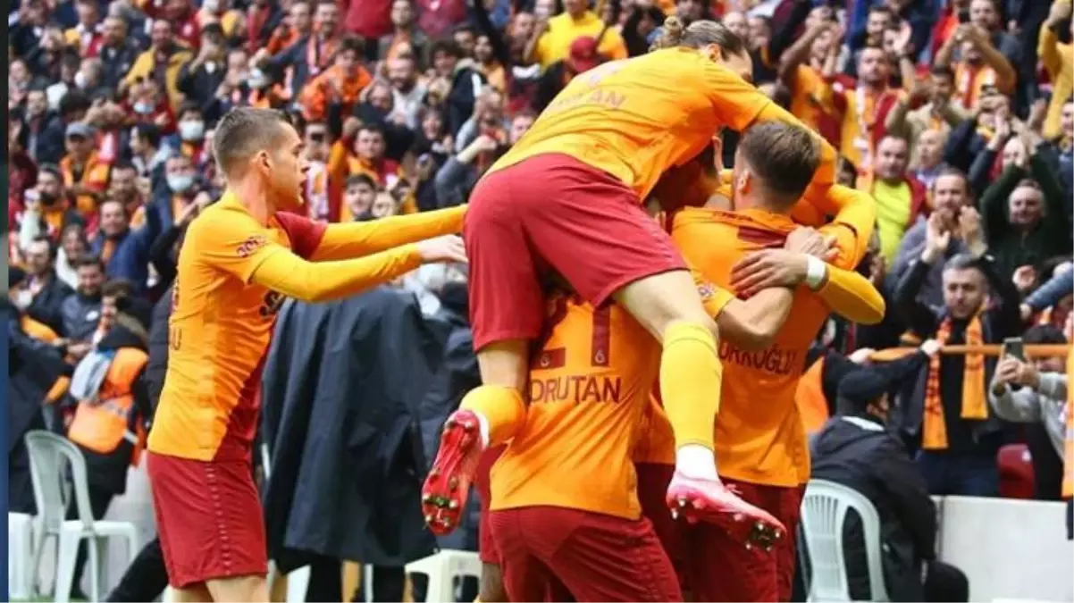 Aslan transferde hedefi çok net koydu! İşte Galatasaray'ın gündemindeki 3 futbolcu