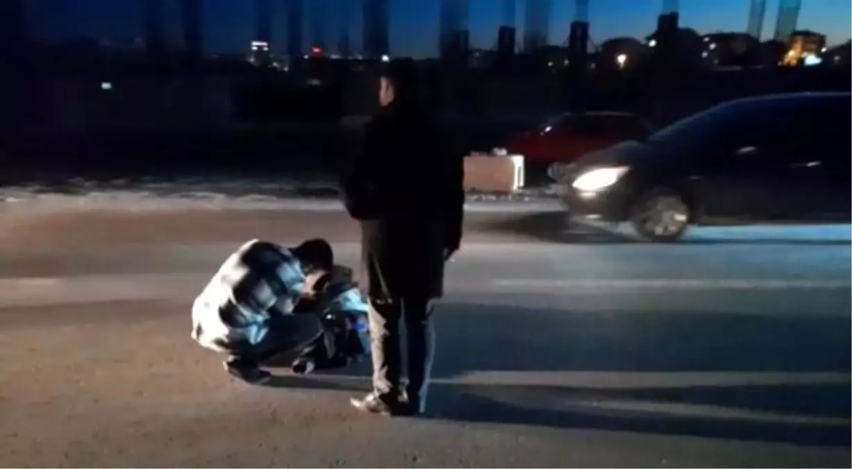 Hurda toplayan yaşlı kadına otomobil çarptı