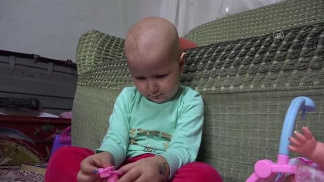 Kanser hastası küçük Ebrar'ın uygunlaşması için ailesi tüm imkanlarını seferber etti