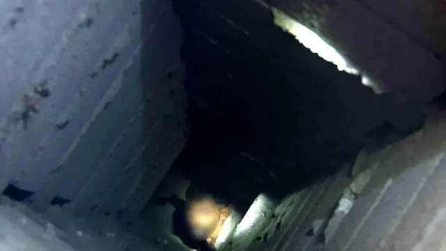 Kedi gibi girdiği binanın bacasından bir daha çıkamadı, sıkıştığı yerde kaldı Kedi gibi girdiği binanın bacasından bir daha çıkamadı, sıkıştığı yerde kaldı