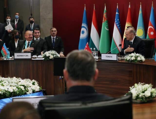 Erdoğan'dan Türk dünyasına dikkat çeken mesaj: Güneşin yeniden doğudan doğmaya başlayacağı vakitler yakındır Erdoğan'dan Türk dünyasına dikkat çeken mesaj: Güneşin yeniden doğudan doğmaya başlayacağı vakitler yakındır