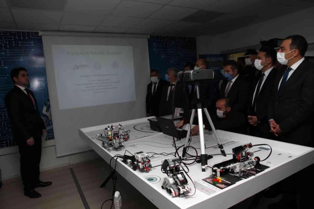 Kars'ta, Robotik Beyinler laboratuvarının açılışı yapıldı