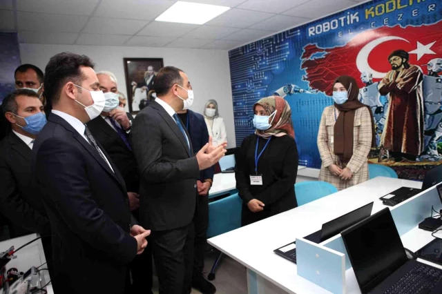 Kars'ta, Robotik Beyinler laboratuvarının açılışı yapıldı