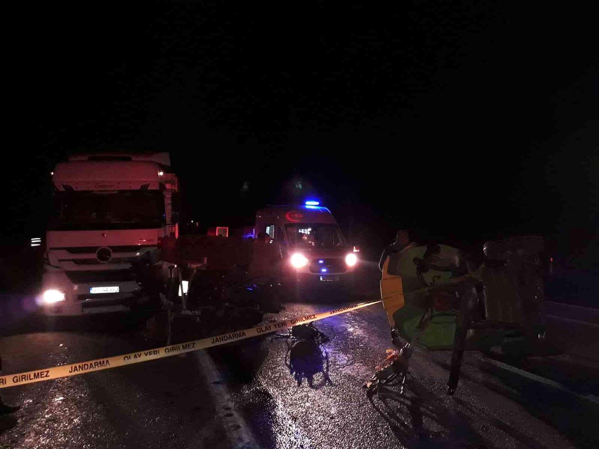 Malatya'da tır traktöre çarptı: 1 ölü