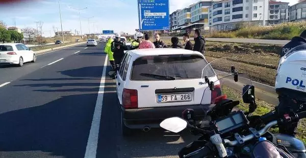 Otomobiliyle polise çarpıp kaçan sürücü yakalandı