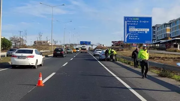Otomobiliyle polise çarpıp kaçan sürücü yakalandı