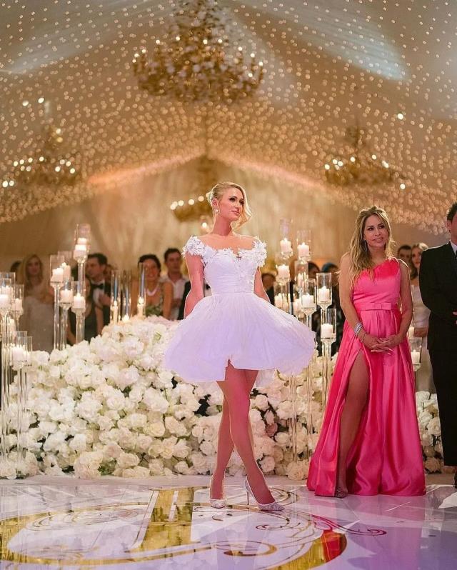 Paris Hilton ile Carter Reum evlendi! Peş peşe giydiği gelinliklerle göz kamaştırdı