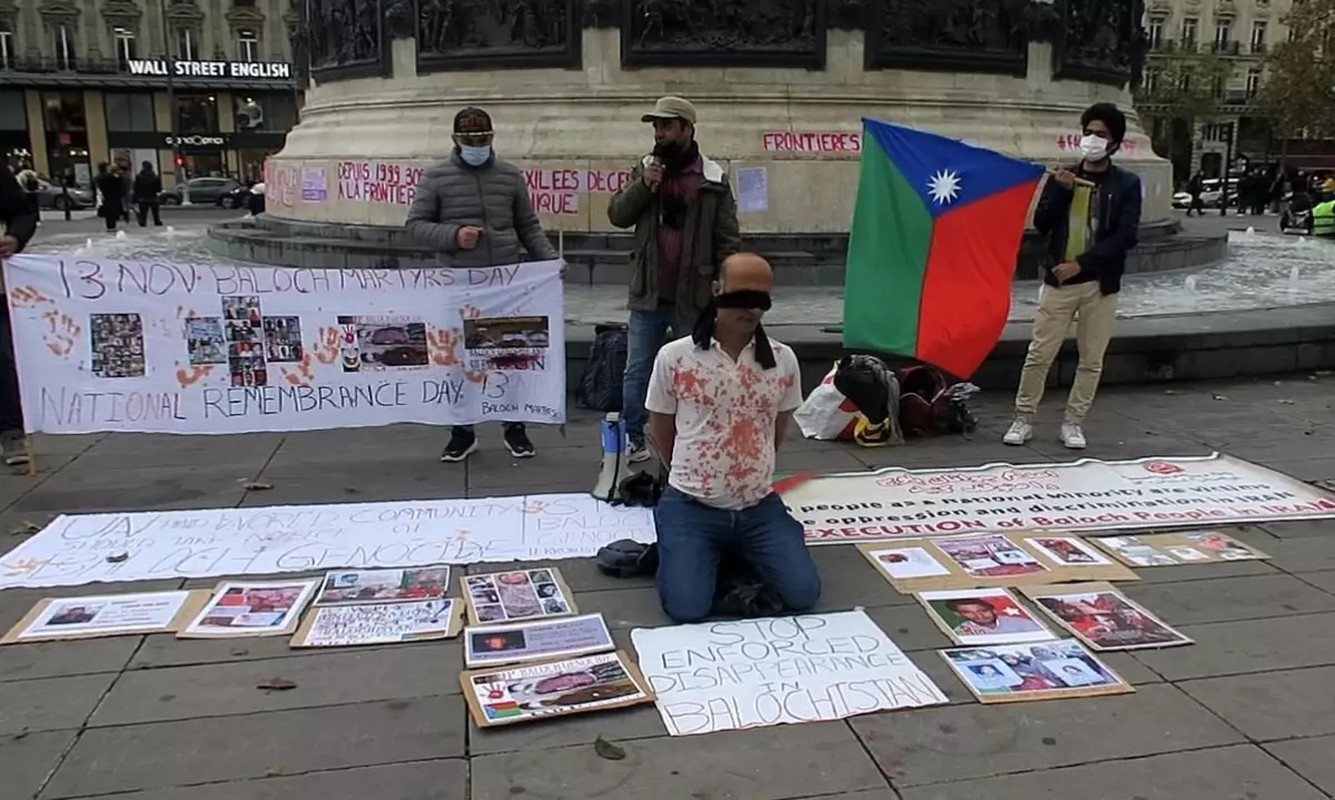 Paris'te Beluç milliyetçisinden gözü kapalı protesto
