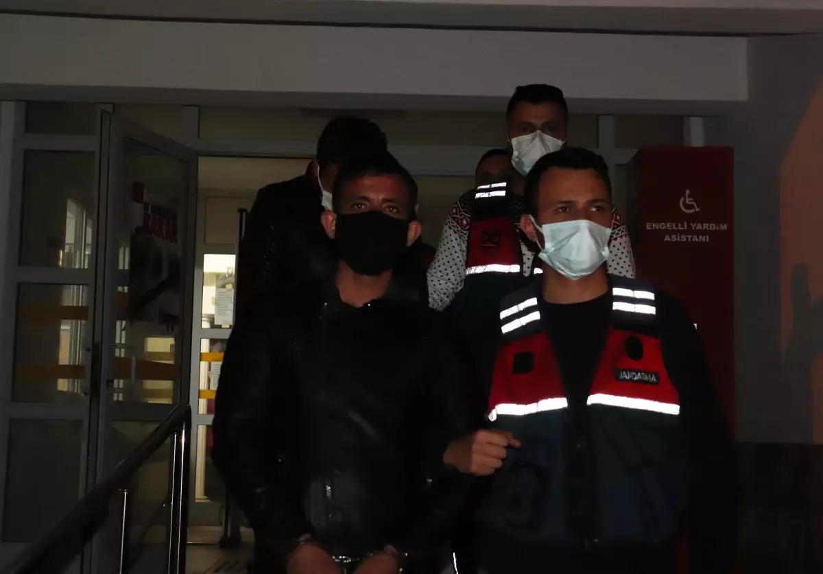 Hırsızlık yaptığı iddia edilen 4 zanlı tutuklandı