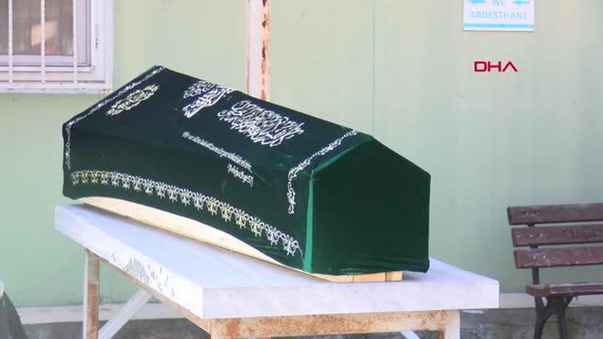 KÜÇÜKÇEKMECE'DE ESKİ EŞİ TARAFINDAN ÖLDÜRÜLEN GÜLSÜM YARIŞ SON YOLCULUĞUNA UĞURLANDI