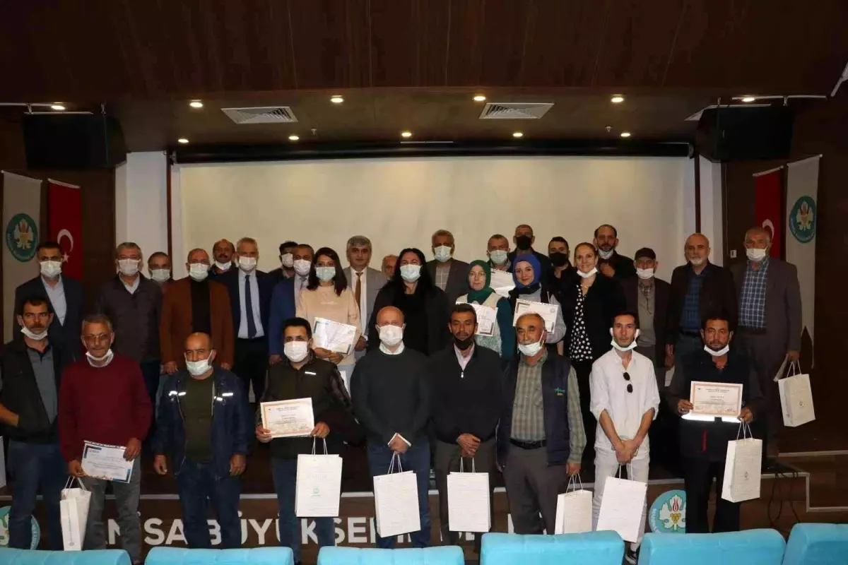 Manisa'da arıcılar 'Ana arı ve arı sütü üretimi' eğitimini tamamladı